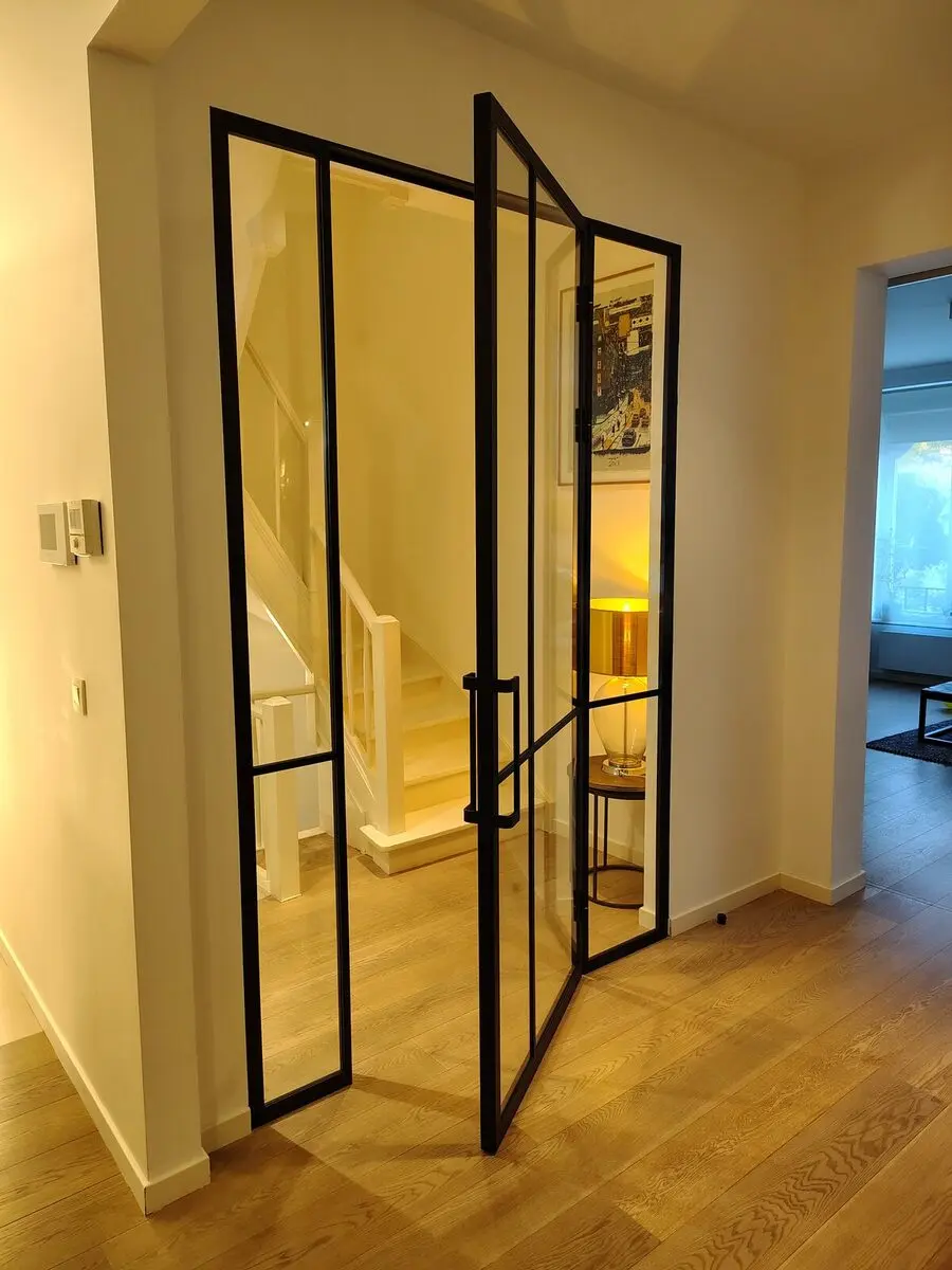 Porte avec panneaux latéraux vitrés gauche et droite