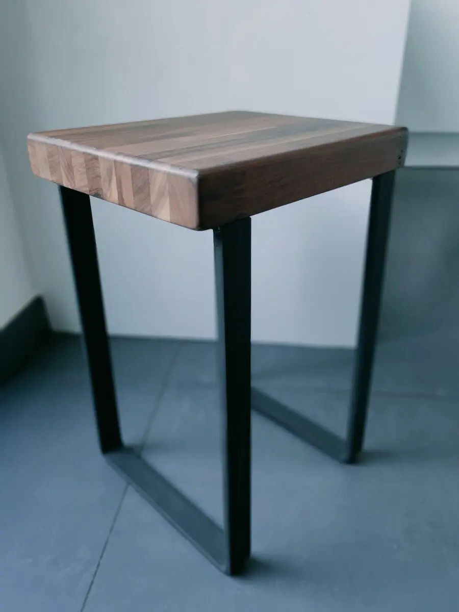 Table basse noyer et acier sur mesure
