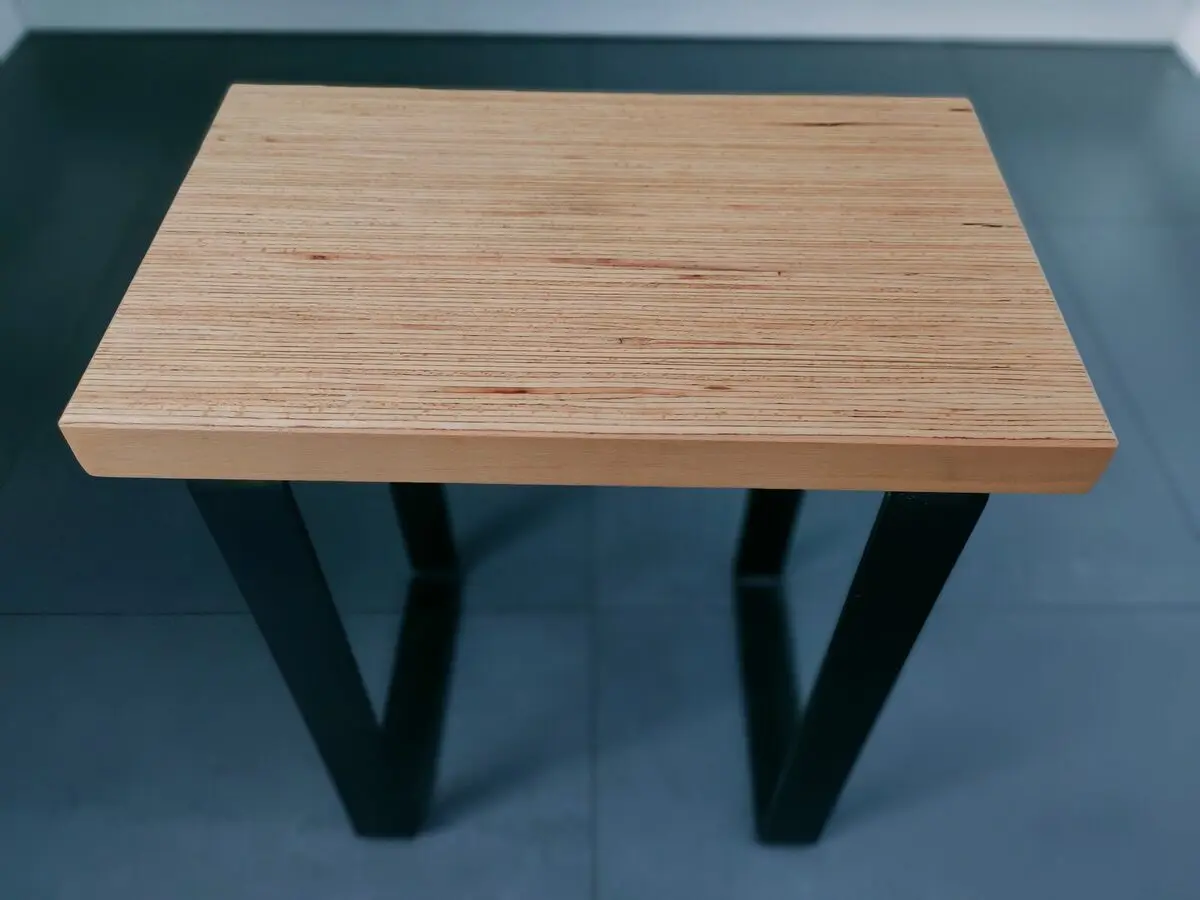Table basse hêtre multiligne et acier sur mesure